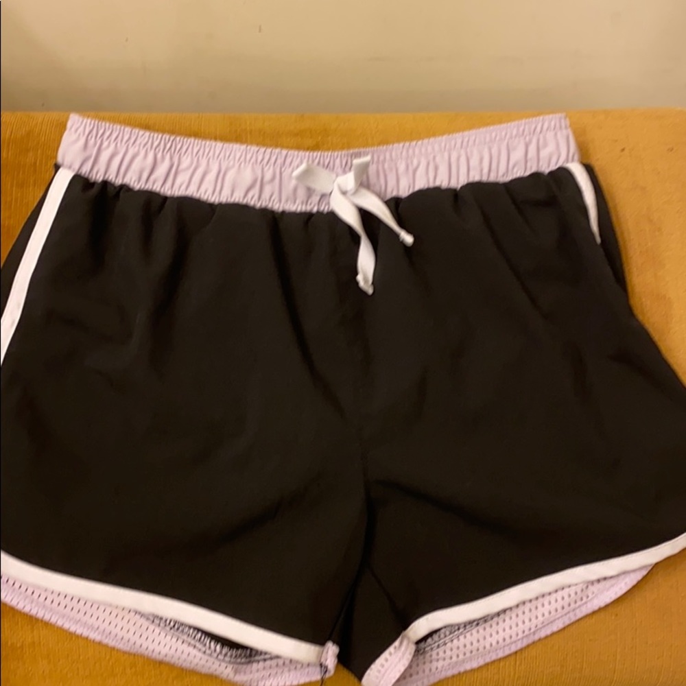 Place  sport shorts - Picture 1 of 4